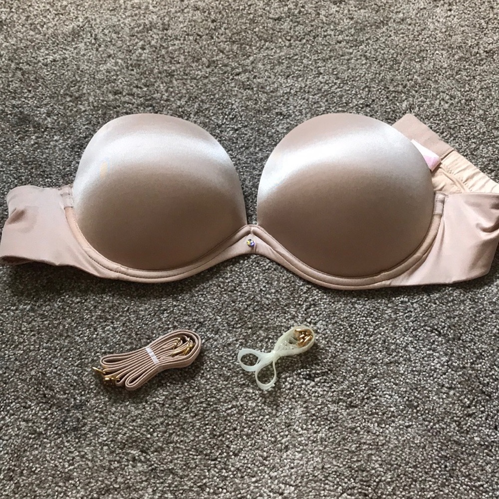 Victoria’s Secret very sexy strapless push up bra